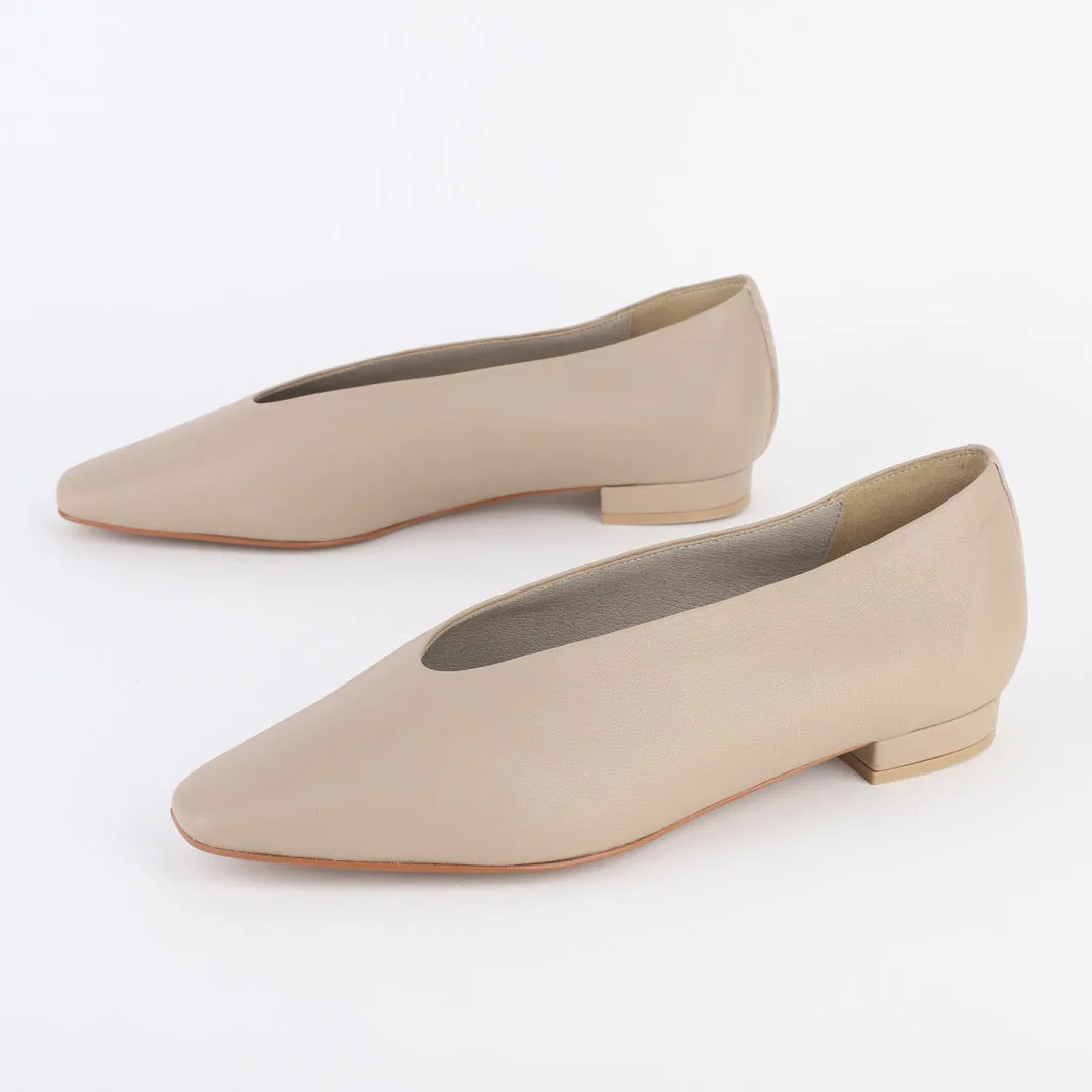 *UK size 1 - LETSBE - light beige , 1.5cm heels
