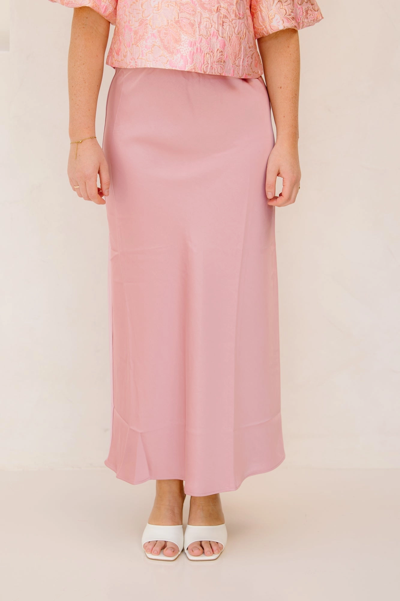 Vicky heavy sateen evening rose